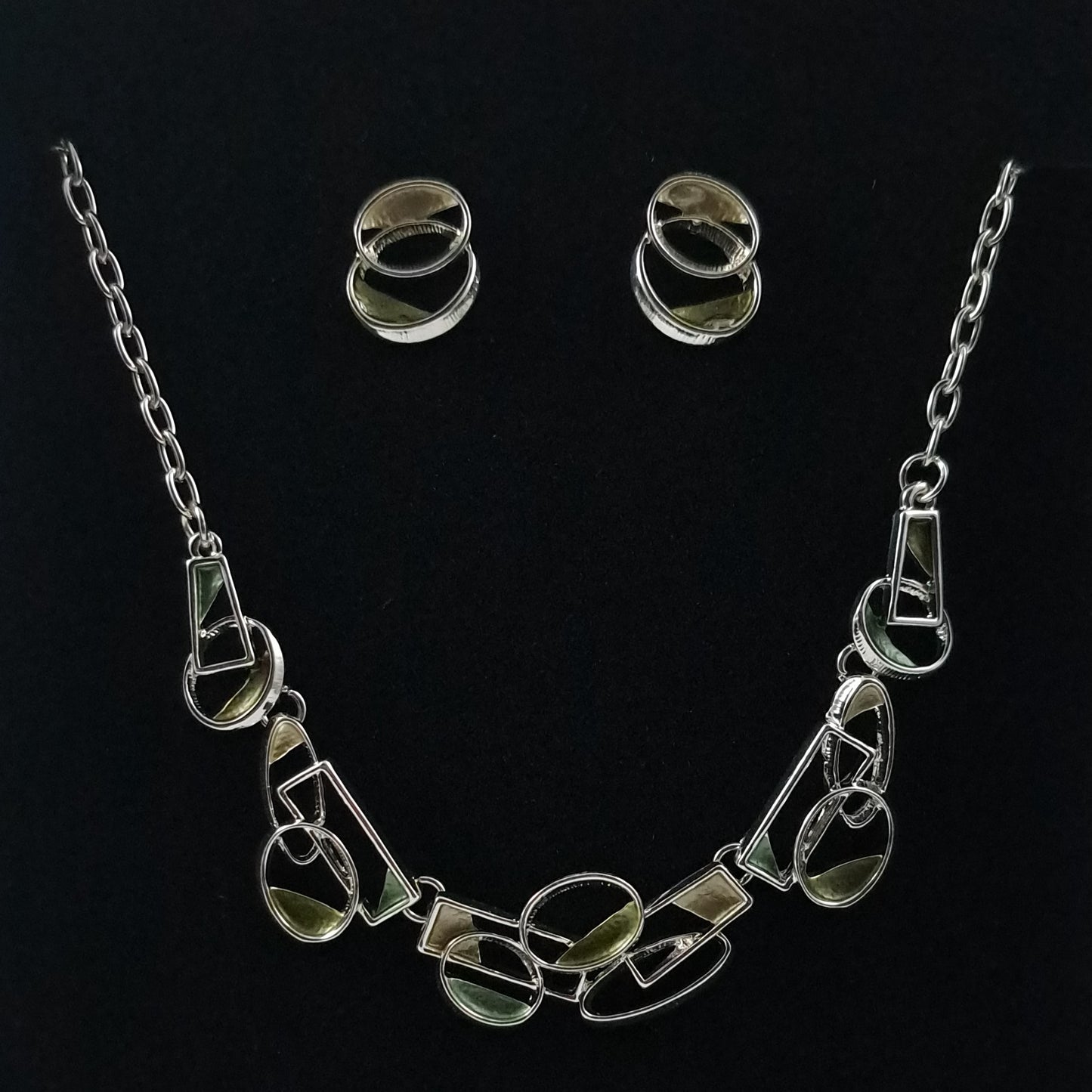 Unique necklace and earrings set