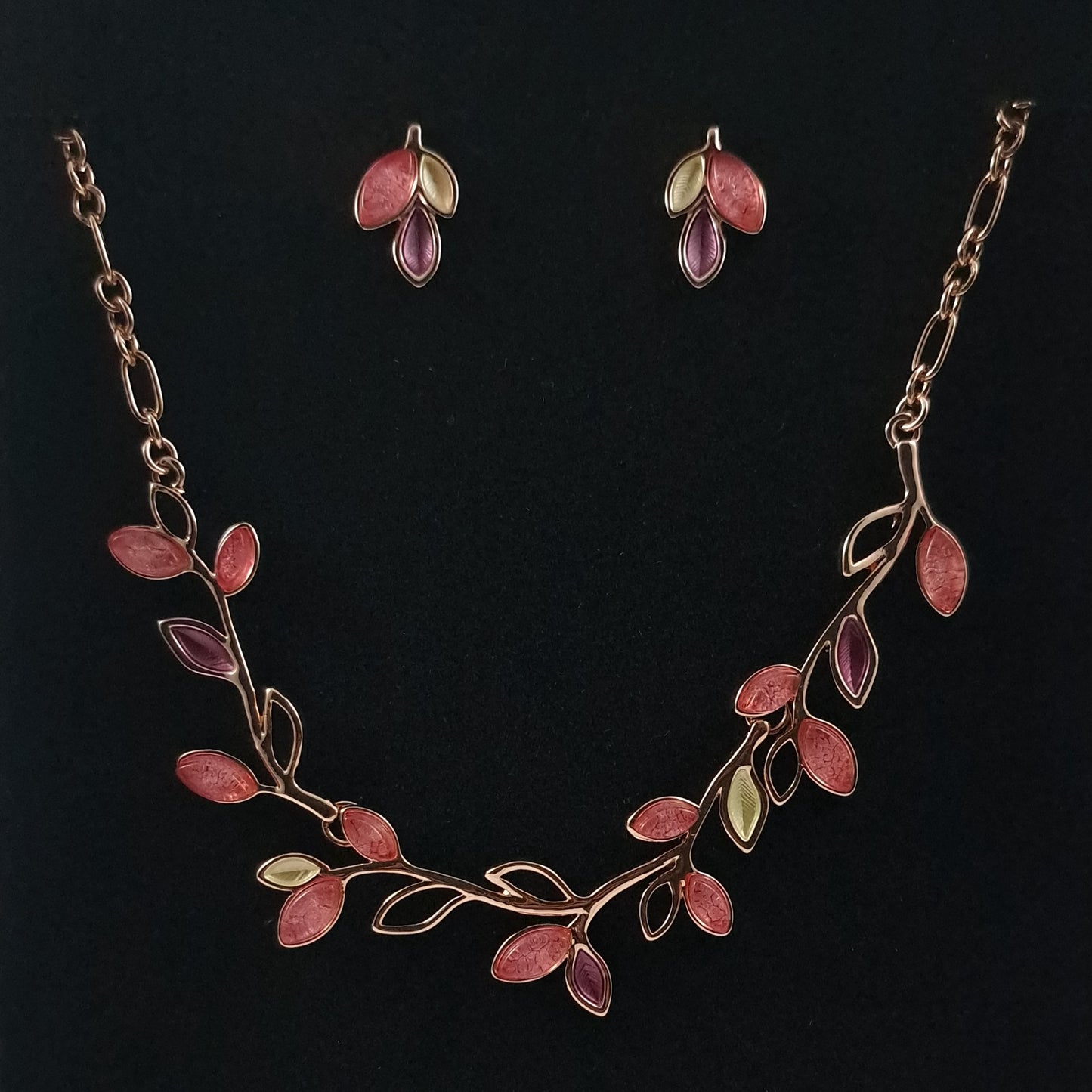 Leaf necklace and earrings set