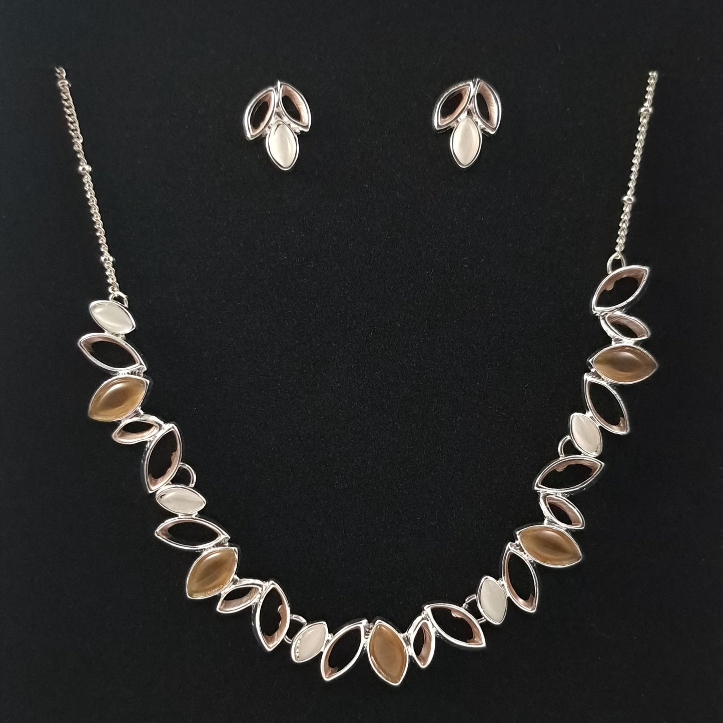 New design necklace and earrings set