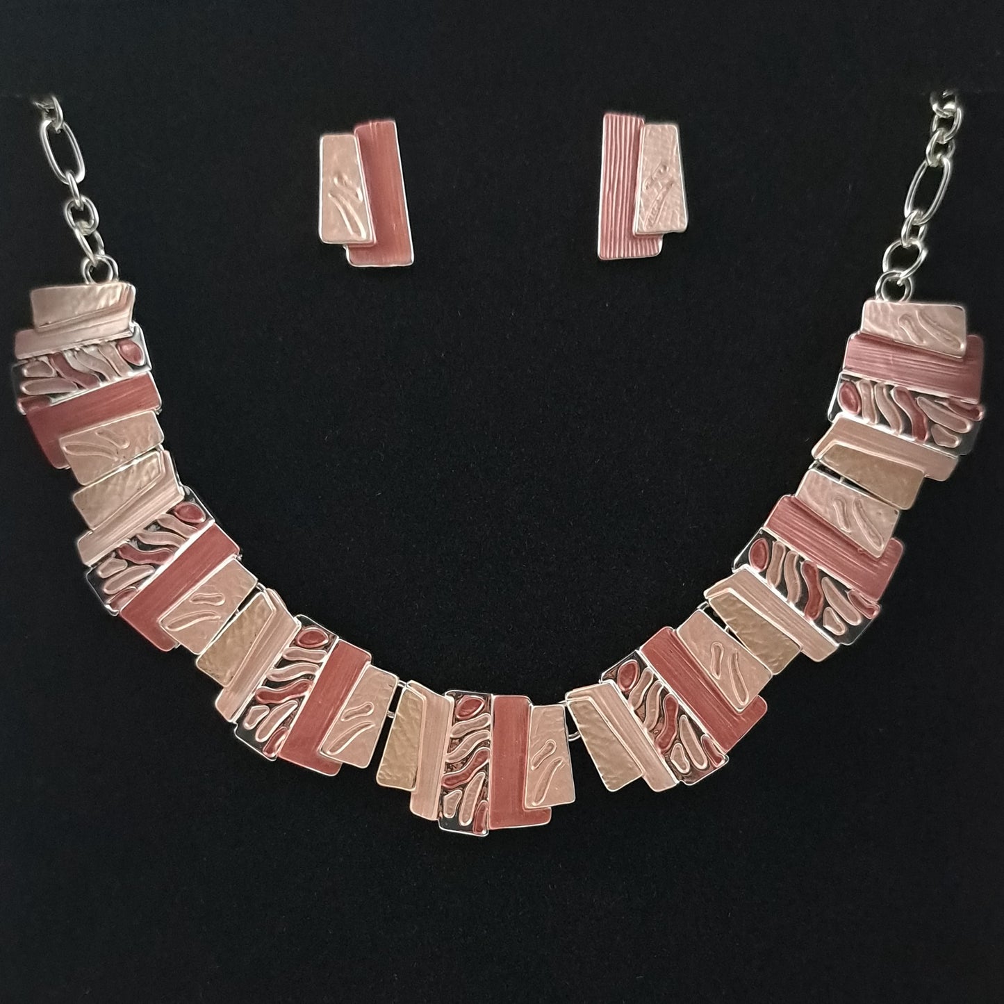 Pink coloured necklace and earrings set