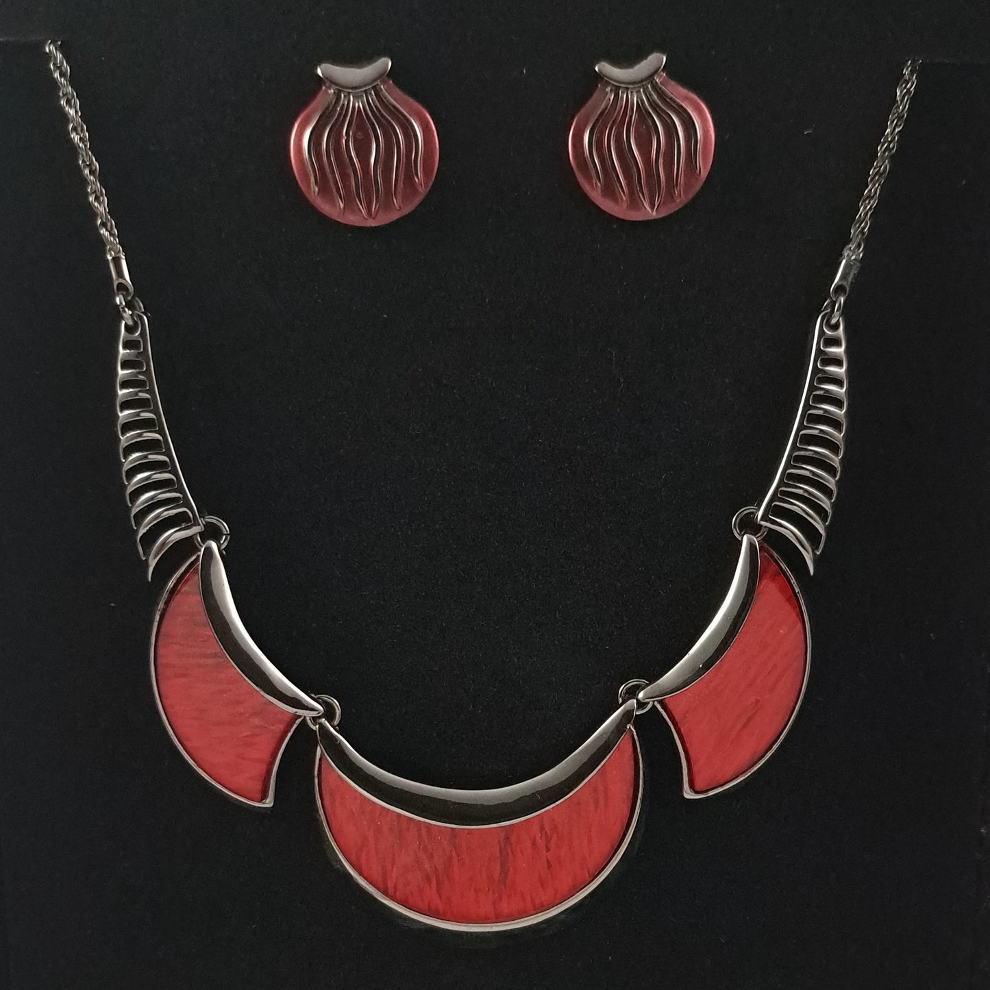 Unique Designed Necklace and Earrings Set